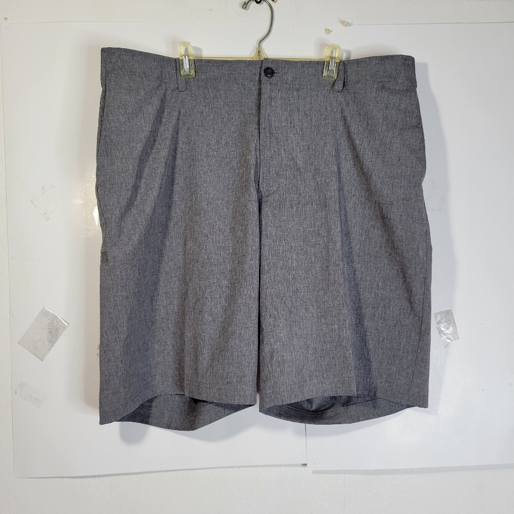 Mens PGA Tour Golf Shorts Gray Size says 42 but waist measures 39